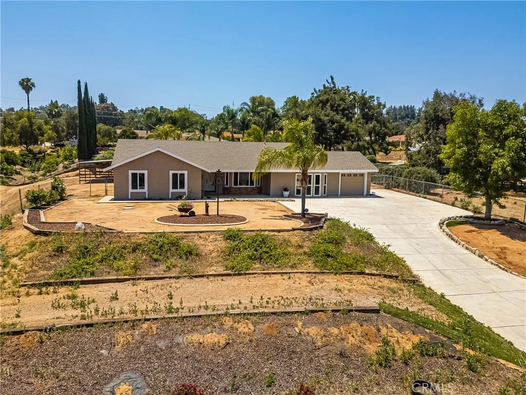 16481 Valle Vista Way, Riverside, California 92506 home-pic-4