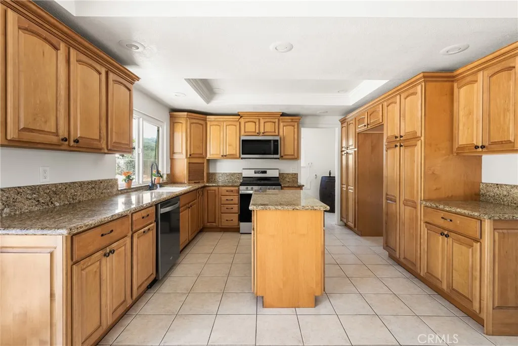 16481 Valle Vista Way, Riverside, California 92506 home-pic-15