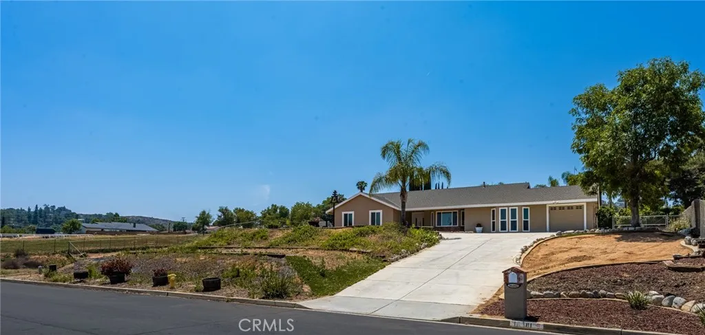 16481 Valle Vista Way, Riverside, California 92506 home-pic-0