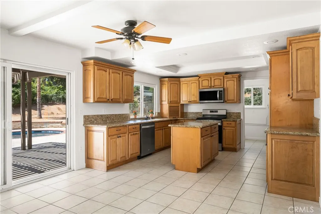 16481 Valle Vista Way, Riverside, California 92506 home-pic-13
