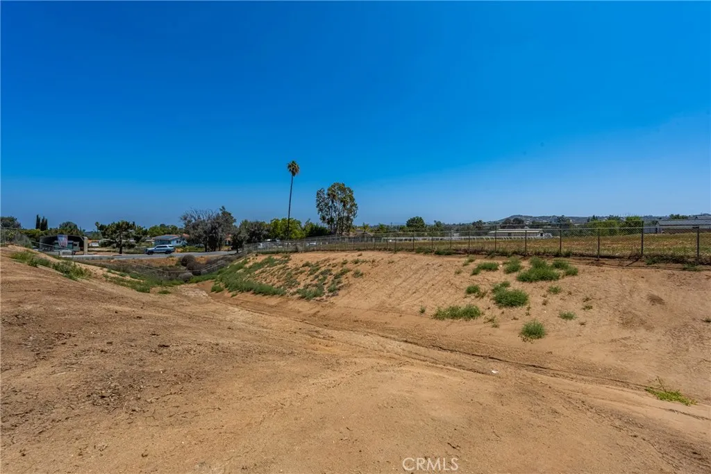 16481 Valle Vista Way, Riverside, California 92506 home-pic-56