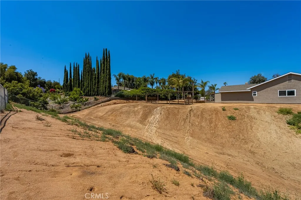16481 Valle Vista Way, Riverside, California 92506 home-pic-58