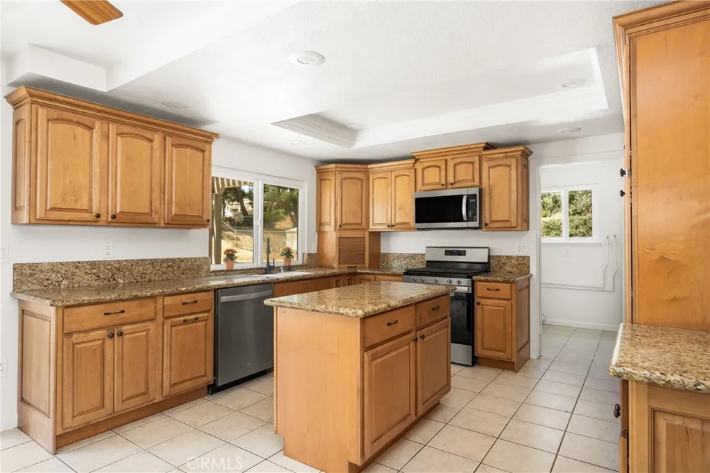 16481 Valle Vista Way, Riverside, California 92506 home-pic-14
