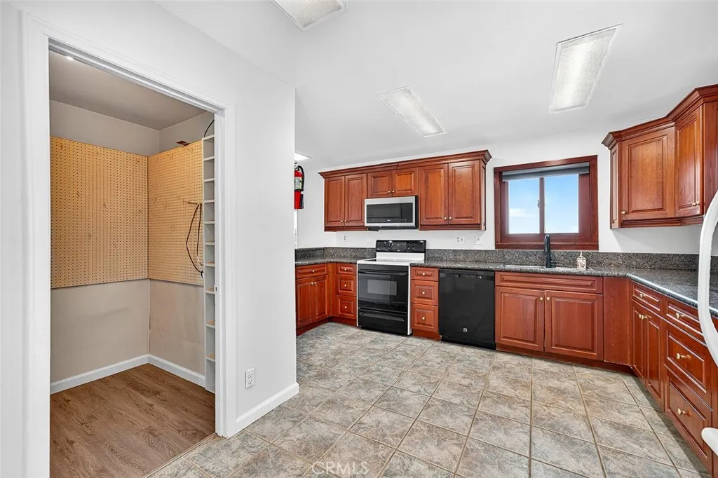 23560 Gunther Road, Menifee, California 92585 home-pic-7