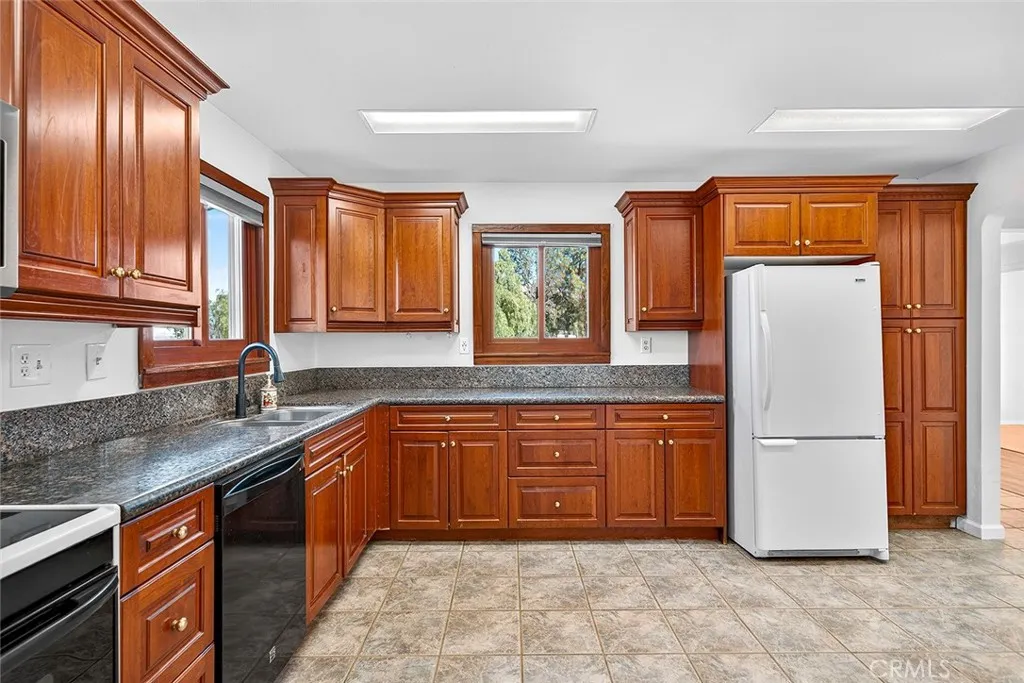 23560 Gunther Road, Menifee, California 92585 home-pic-10