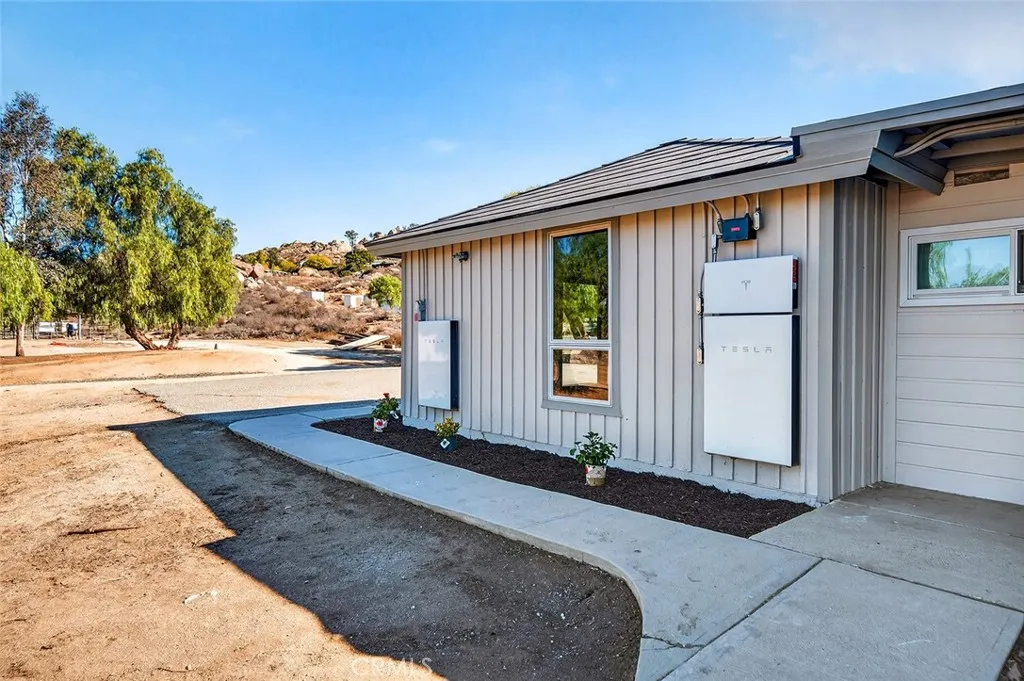 23560 Gunther Road, Menifee, California 92585 home-pic-1