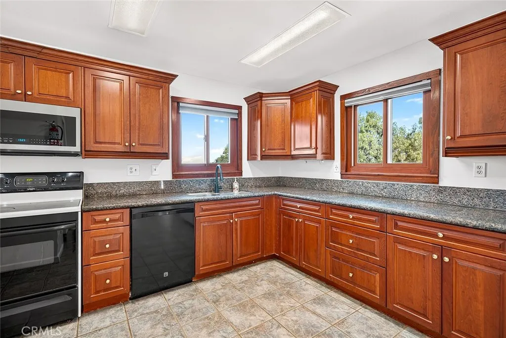 23560 Gunther Road, Menifee, California 92585 home-pic-9