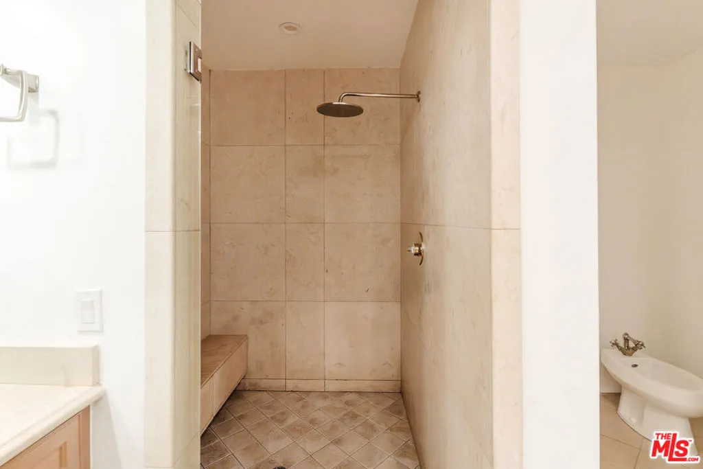 1835 Pandora Avenue 302, Los Angeles, California 90025 home-pic-28