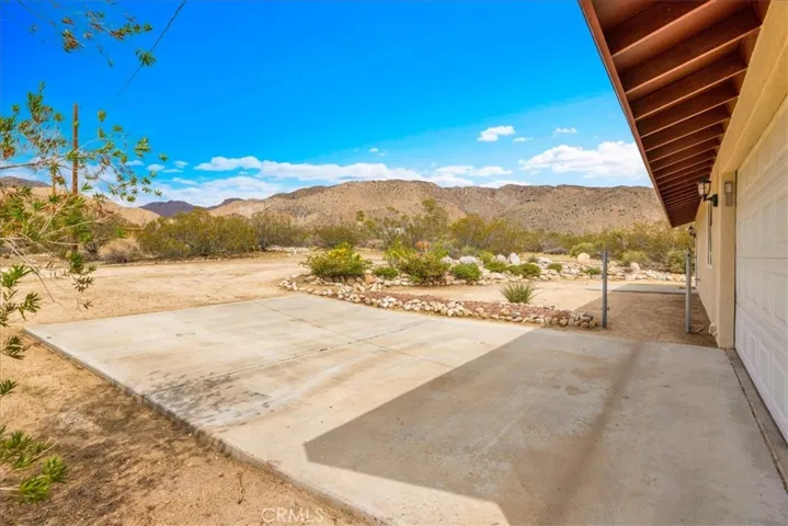 CONCRETE DRIVEWAY