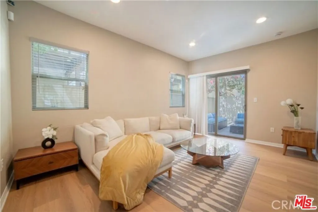 14554 Kittridge Street, Van Nuys, California 91405 home-pic-8