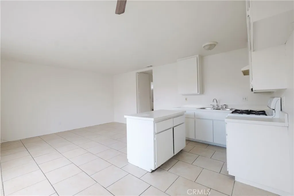 3771 Harvill Lane, Riverside, California 92503 home-pic-11