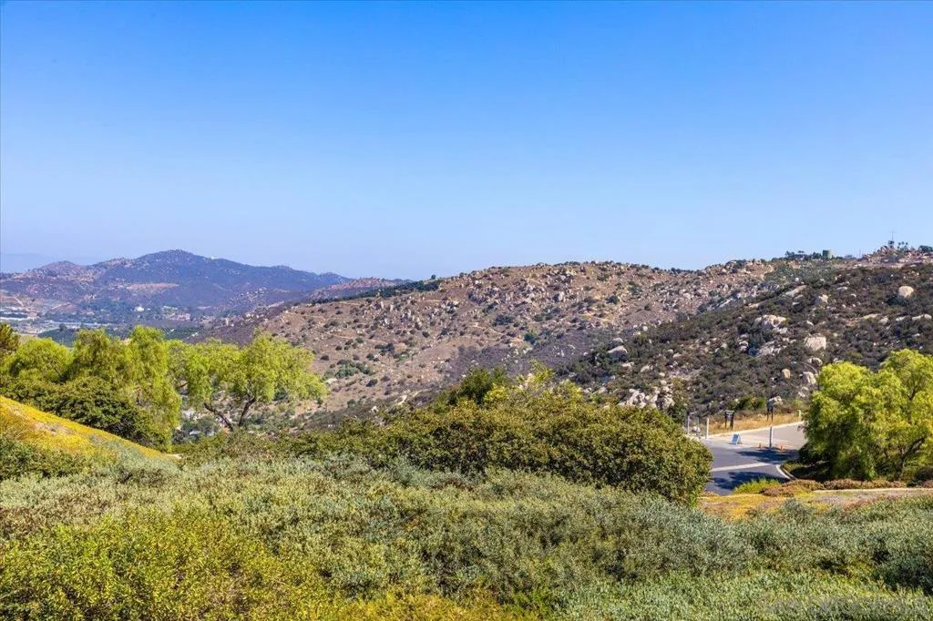 2292 Rock Crest Gln, Escondido, California 92026 home-pic-3