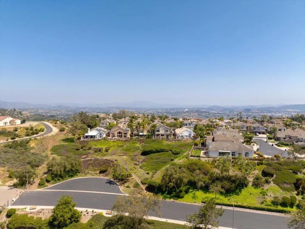 2292 Rock Crest Gln, Escondido, California 92026 home-pic-42
