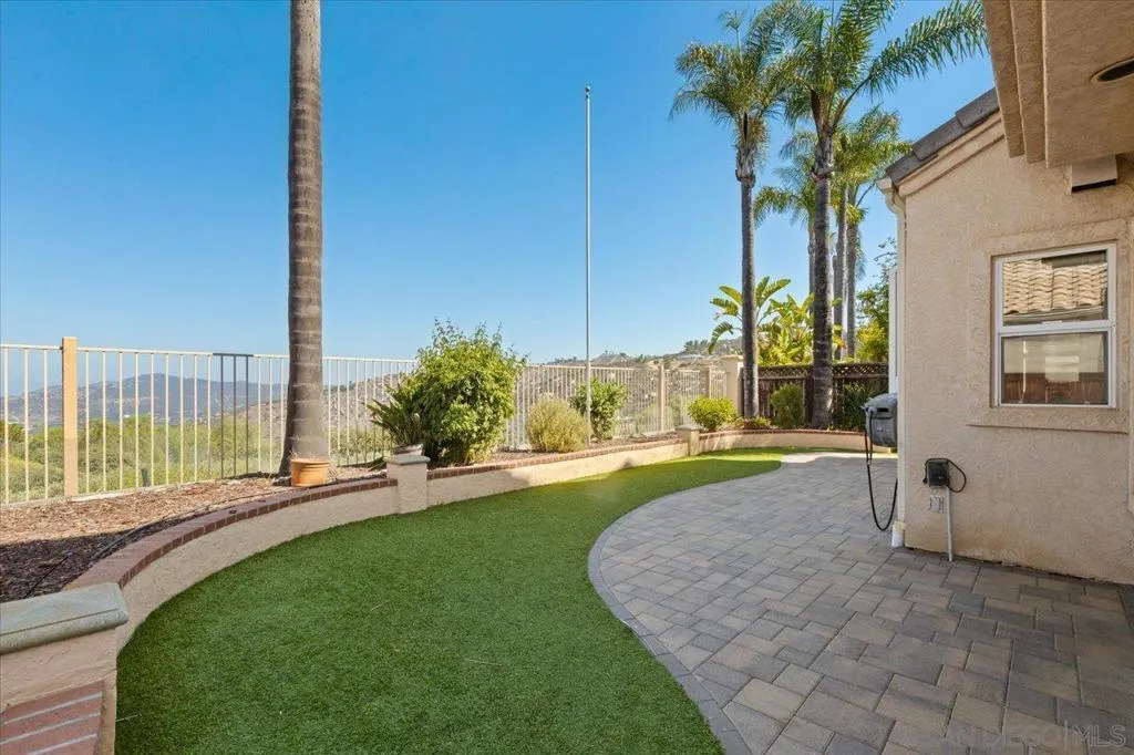 2292 Rock Crest Gln, Escondido, California 92026 home-pic-32