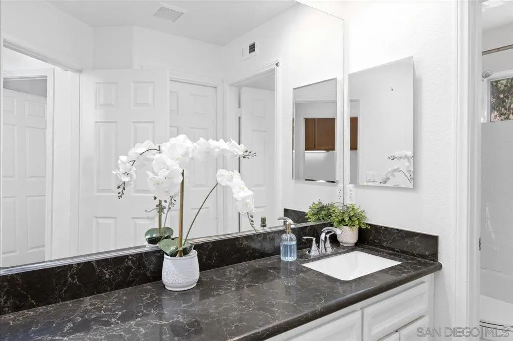 2292 Rock Crest Gln, Escondido, California 92026 home-pic-29