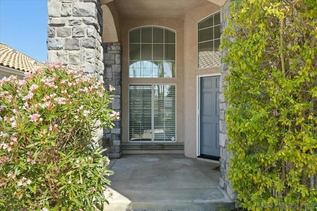 2292 Rock Crest Gln, Escondido, California 92026 home-pic-2