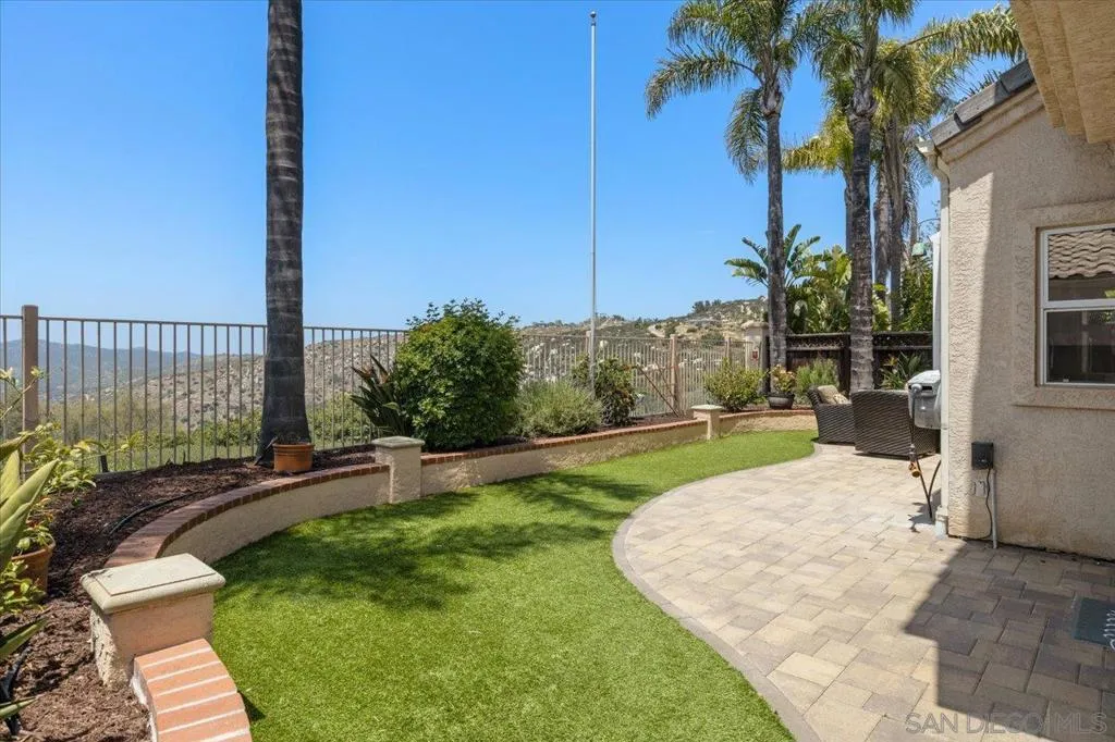 2292 Rock Crest Gln, Escondido, California 92026 home-pic-37