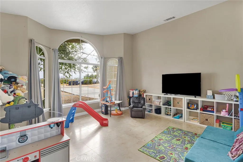 12288 Desert Ranch, Phelan, California 92371 home-pic-4