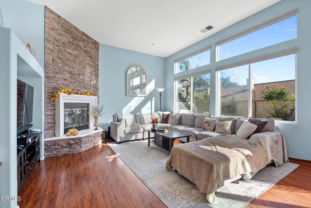 3514 Dunkirk Drive, Oxnard, California 93035 home-pic-15