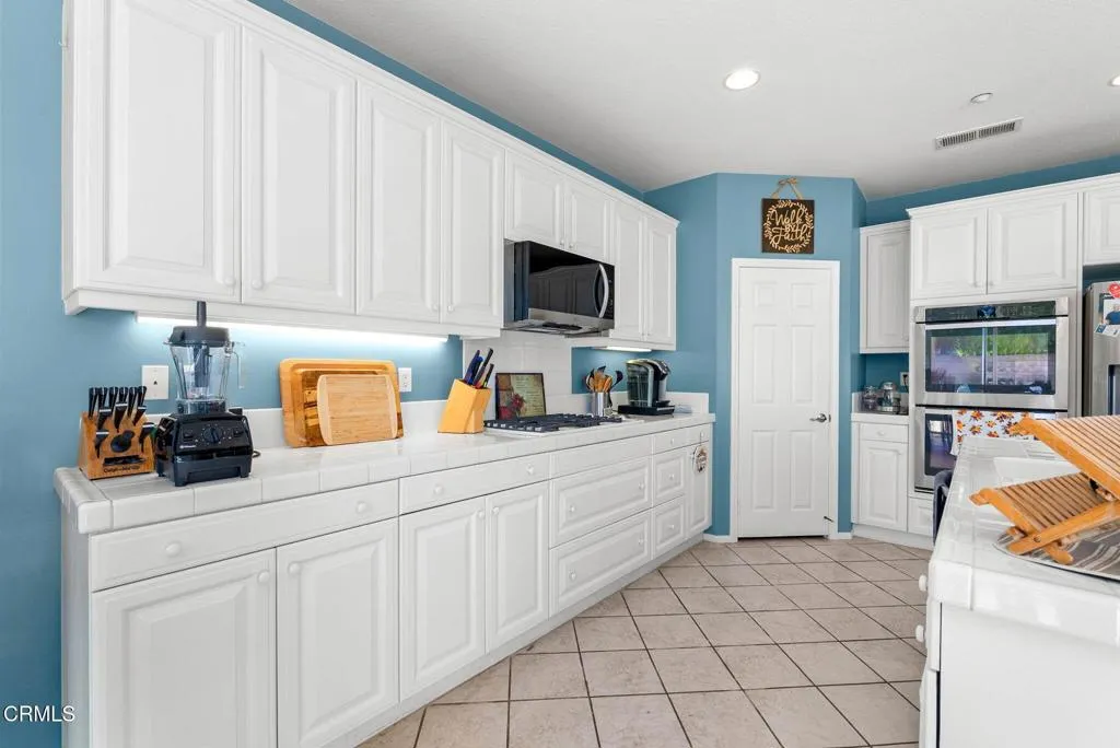 3514 Dunkirk Drive, Oxnard, California 93035 home-pic-12