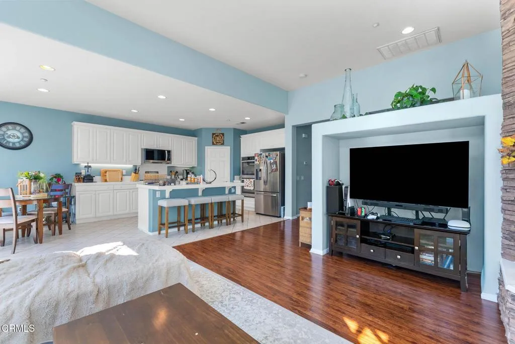 3514 Dunkirk Drive, Oxnard, California 93035 home-pic-16