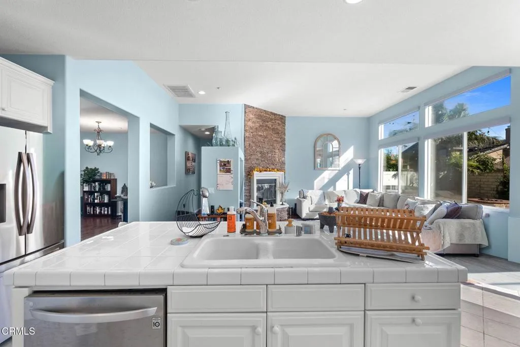 3514 Dunkirk Drive, Oxnard, California 93035 home-pic-14