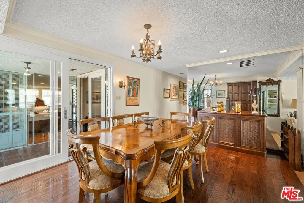 321 N Oakhurst Drive 403, Beverly Hills, California 90210 home-pic-9