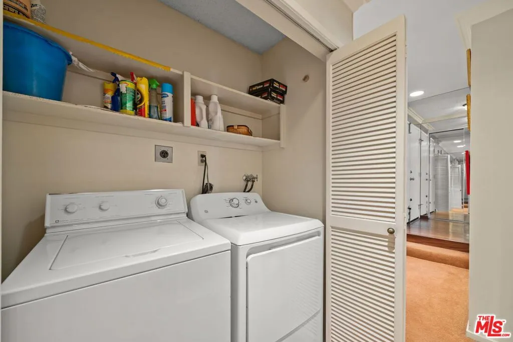 321 N Oakhurst Drive 403, Beverly Hills, California 90210 home-pic-16