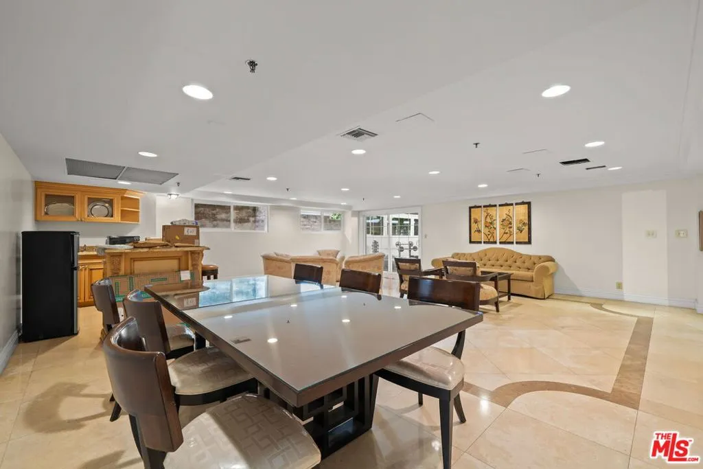 321 N Oakhurst Drive 403, Beverly Hills, California 90210 home-pic-27