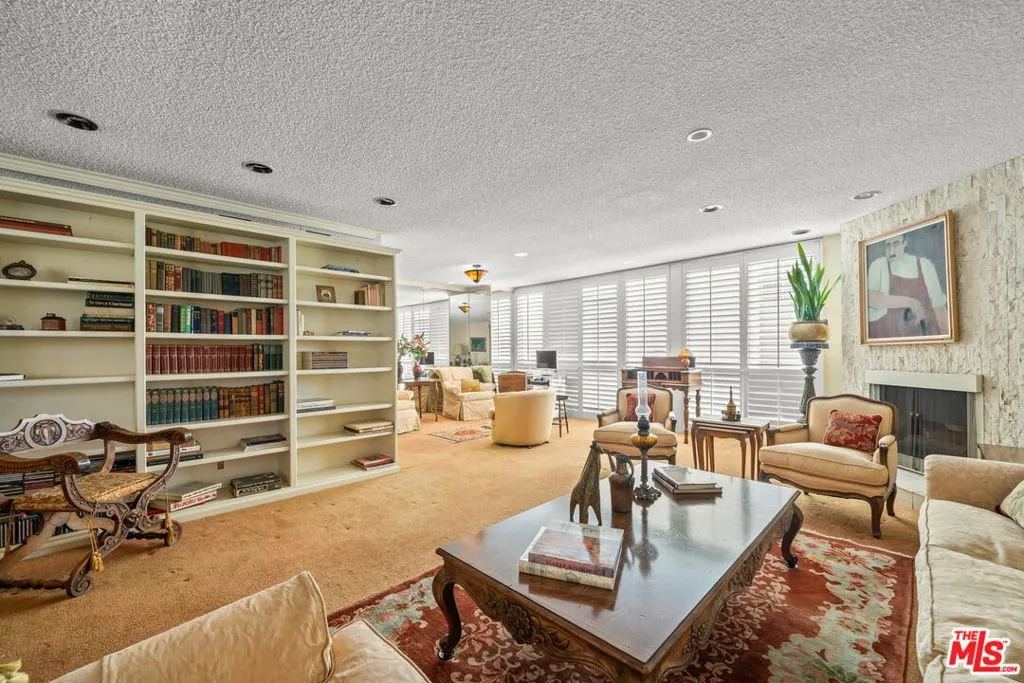 321 N Oakhurst Drive 403, Beverly Hills, California 90210 home-pic-1