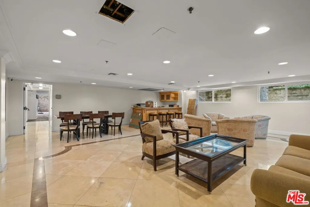 321 N Oakhurst Drive 403, Beverly Hills, California 90210 home-pic-26