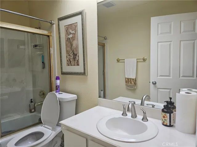 second hallway full bathroom