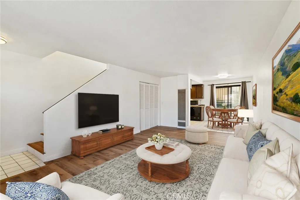 4055 W Rosecrans Avenue 2, Hawthorne, California 90250 home-pic-0