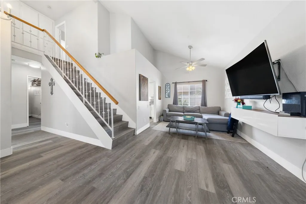 30429 Meadow Run Place, Menifee, California 92584 home-pic-2