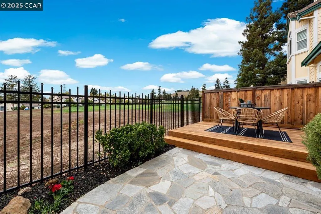 1280 Shell Cir, Clayton, California 94517 home-pic-35