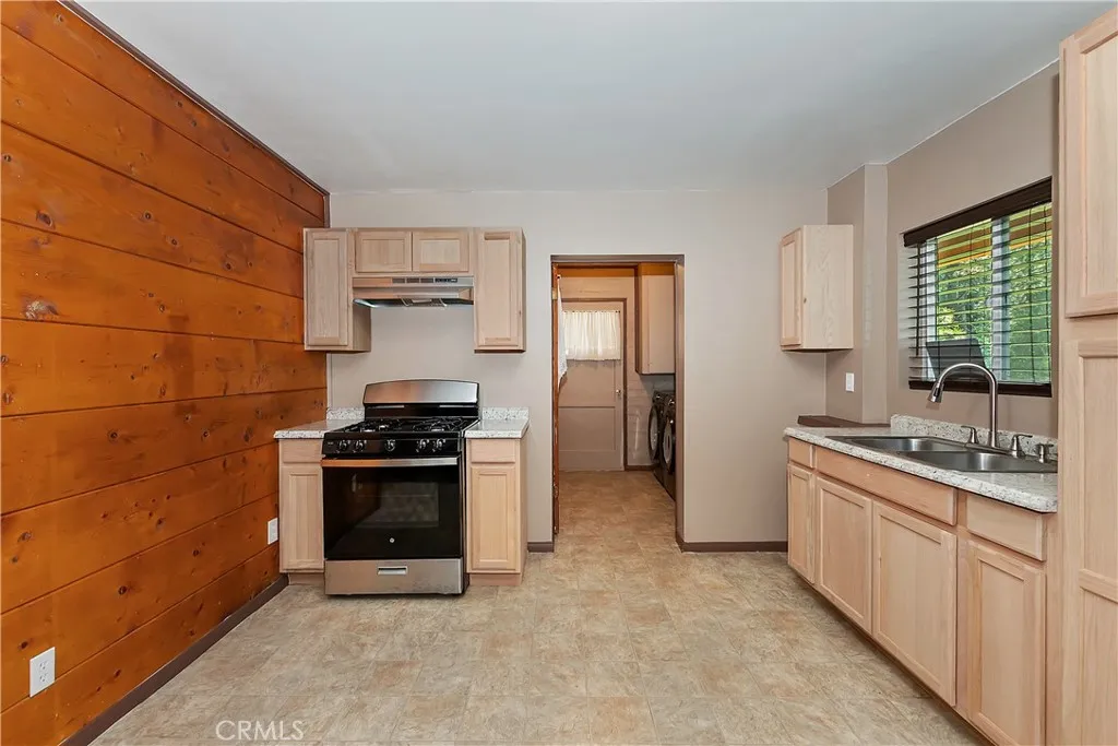 617 Acacia, Crestline, California 92325 home-pic-37