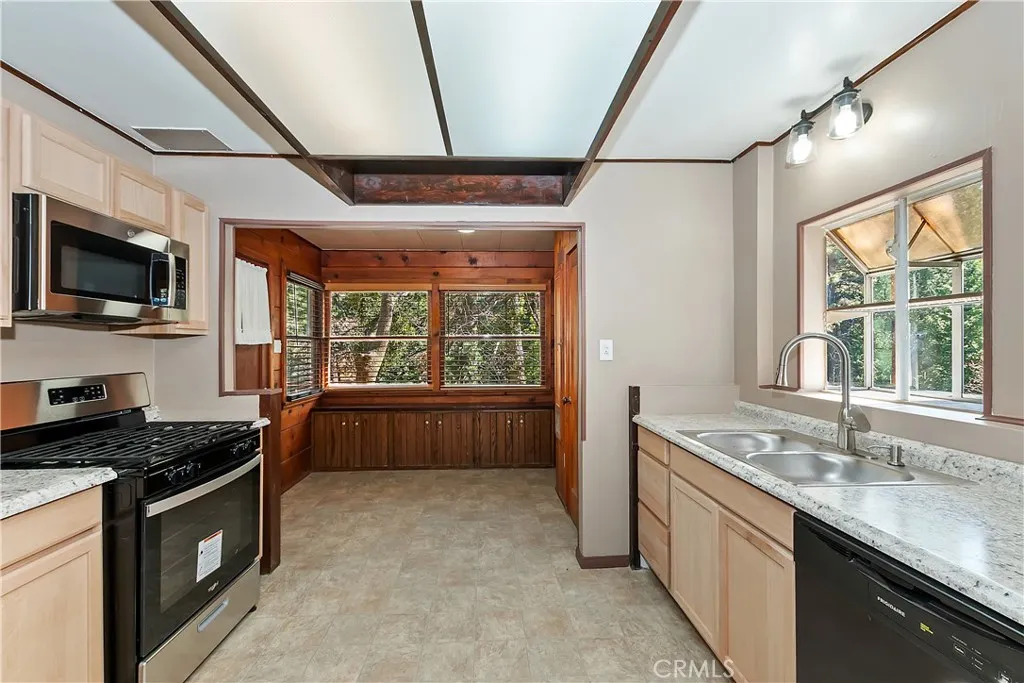 617 Acacia, Crestline, California 92325 home-pic-15