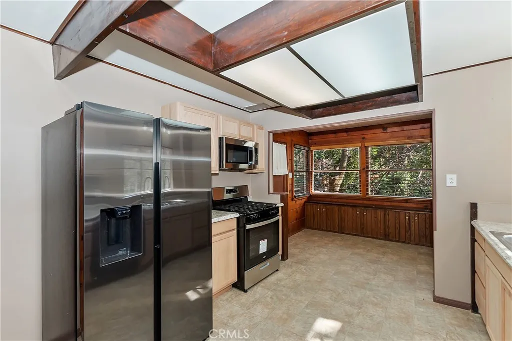 617 Acacia, Crestline, California 92325 home-pic-14