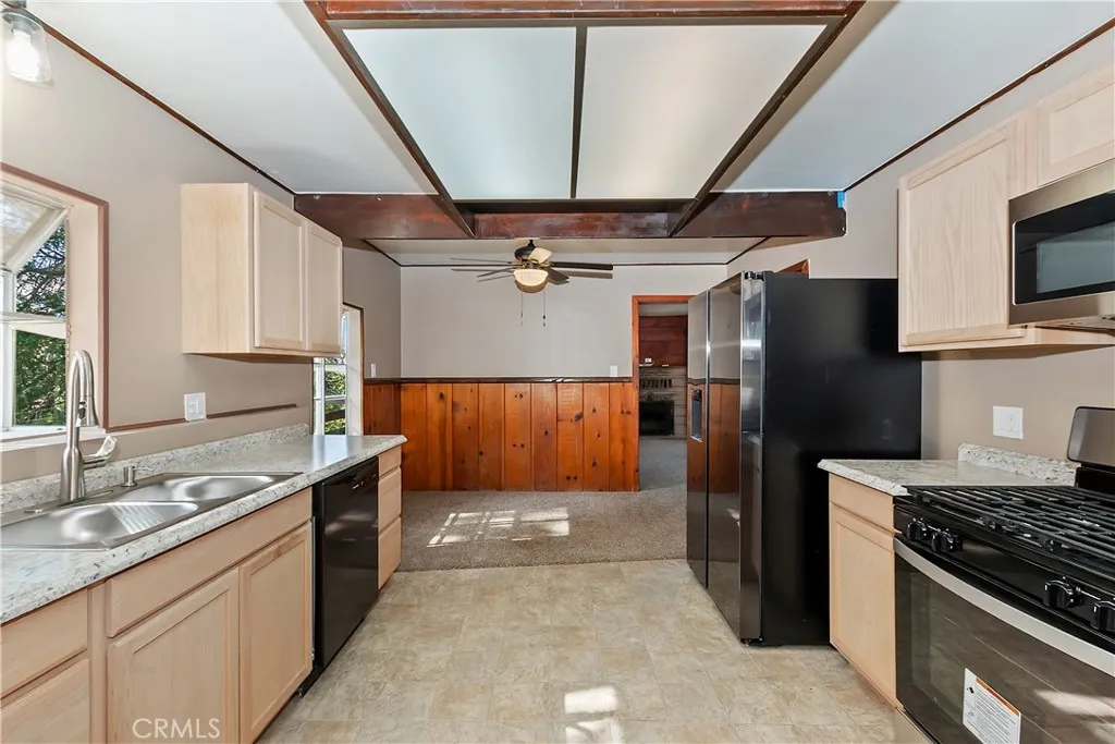 617 Acacia, Crestline, California 92325 home-pic-12
