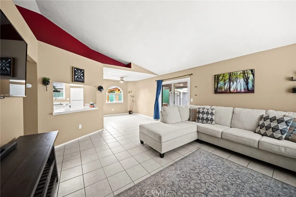 27780 Hillpointe Drive, Menifee, California 92585 home-pic-7