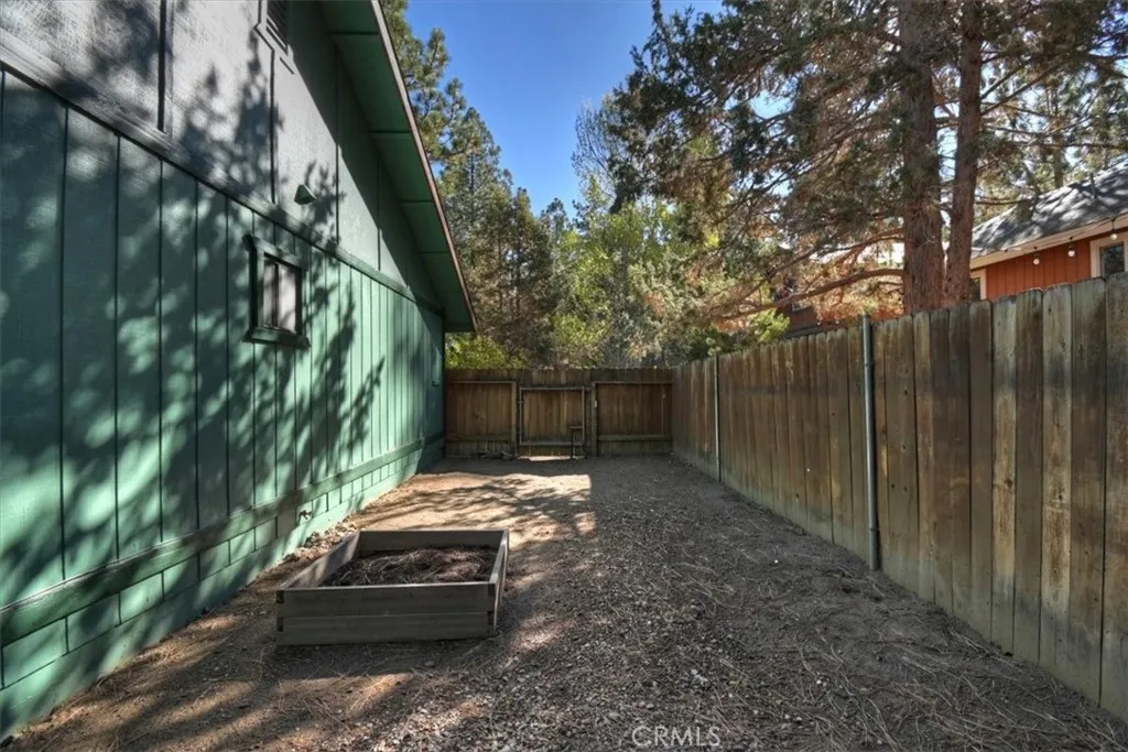 524 E Mountain View, Big Bear City, California 92314 home-pic-32