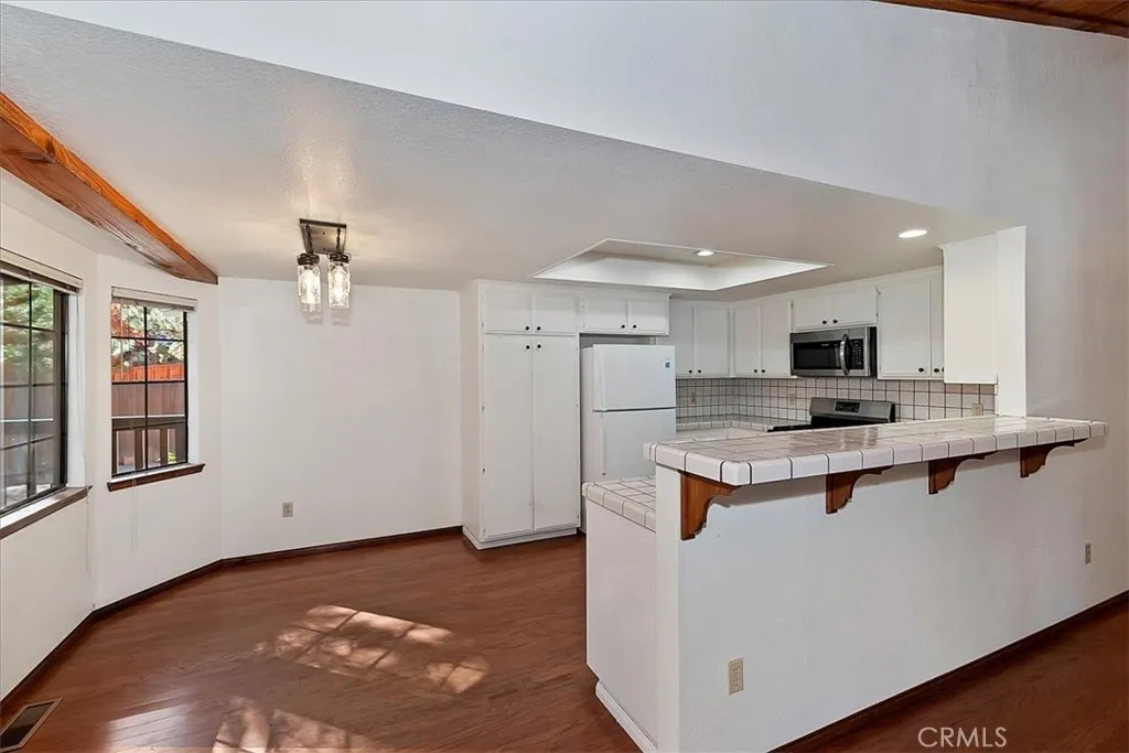 524 E Mountain View, Big Bear City, California 92314 home-pic-11