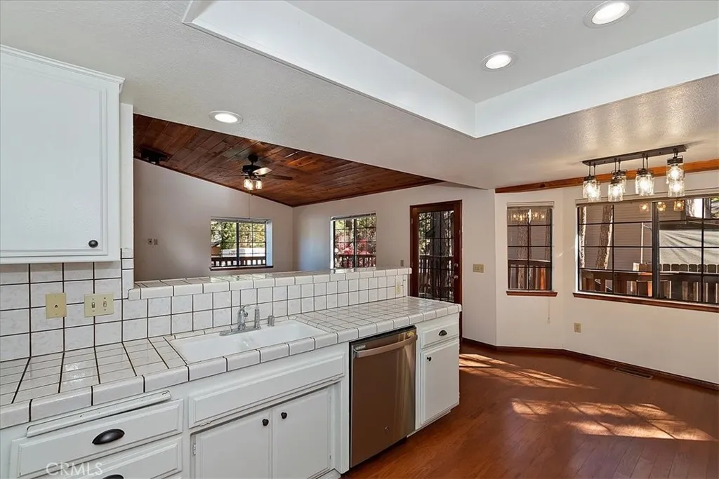 524 E Mountain View, Big Bear City, California 92314 home-pic-14