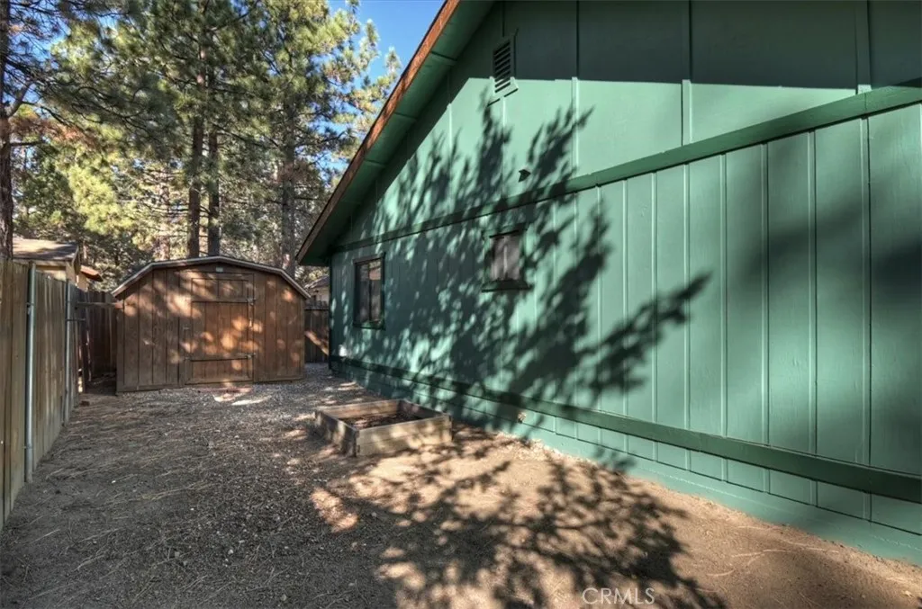 524 E Mountain View, Big Bear City, California 92314 home-pic-31