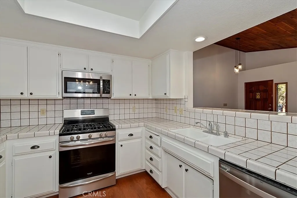 524 E Mountain View, Big Bear City, California 92314 home-pic-13