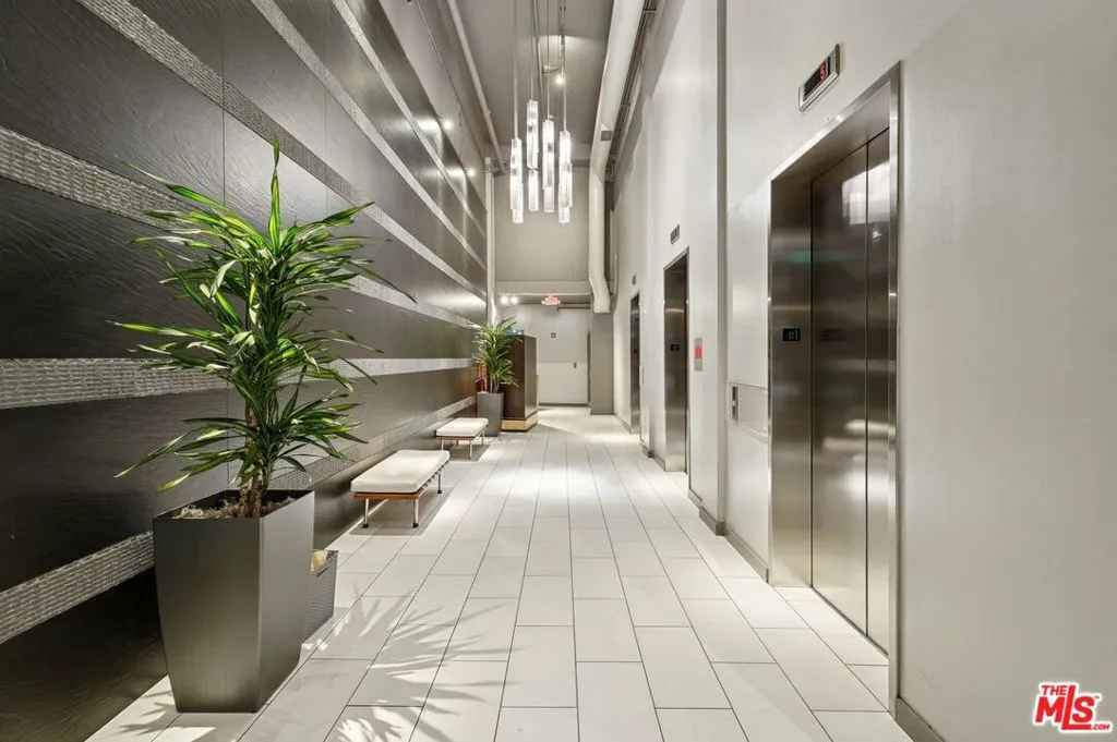 645 W 9th Street 530, Los Angeles, California 90015 home-pic-3