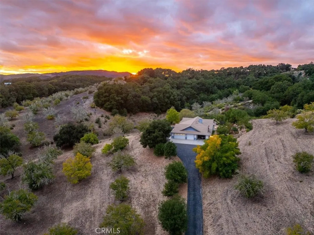 4242 Las Tablas Willow Creek Rd