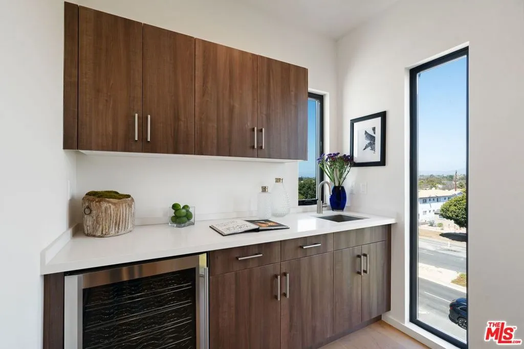 3811 S Verona Court, Los Angeles, California 90066 home-pic-9