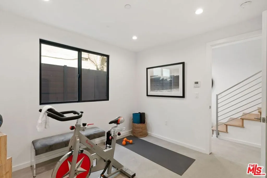 3807 S Verona Court, Los Angeles, California 90066 home-pic-12