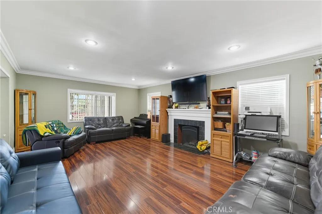 155 E Barclay, Long Beach, California 90805 home-pic-4